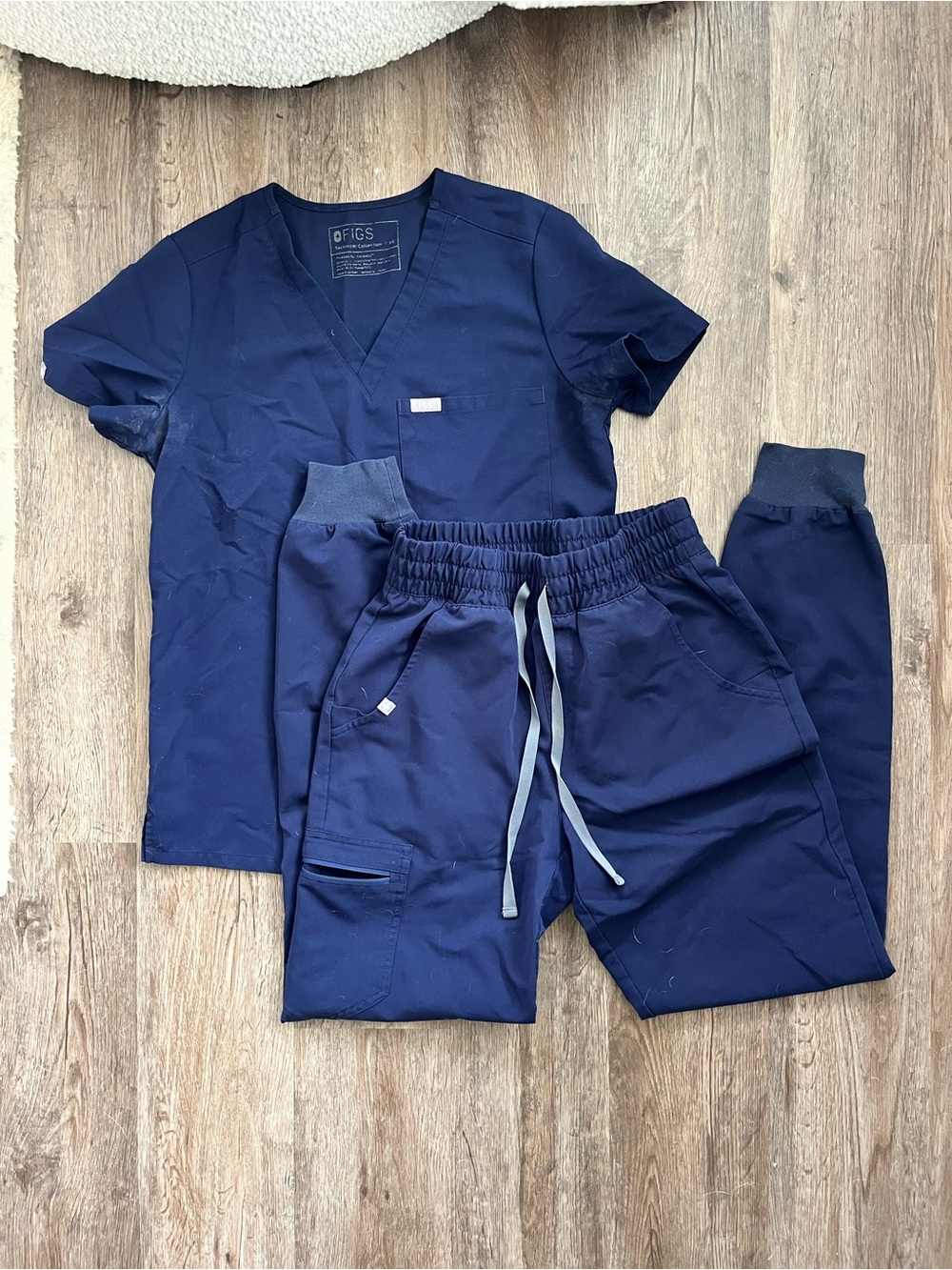 Figs navy set (XS top, XST bottom)